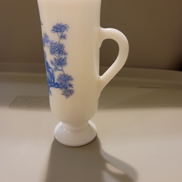 Vintage Avon Milk Glass footed blue and white toil design demitasse cup - Picture 2 of 4